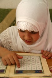 Rangkaian Nama Bayi 3 suku kata Perempuan Bermakna Islami