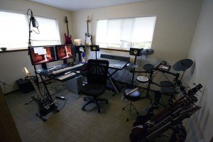 home-recording-studio-no-frills-787x525